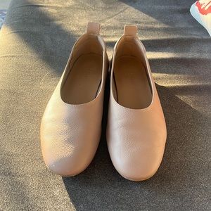 Everlane leather day gloves flat. Tan 5.5